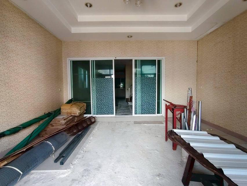 อาคารพาณิชย์ 3 ชั้น ซอยลาดพร้าว 101 ถนนลาดพร้าว แขวงคลองจัน เขตบางกะปิ กรุงเทพมหานคร 5