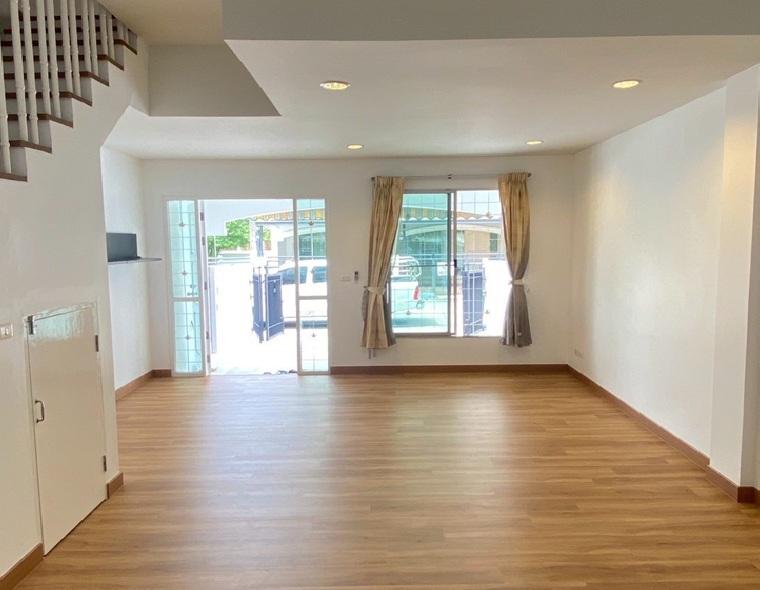 ให้เช่าทาวน์โฮม 3 ชั้น บ้านกลางเมือง สวิสทาวน์ เกษตร–นวมินทร์ / ซอยประเสริฐมนูกิจ 25 / แอร์ 2 เครื่อง / ไม่มีเฟอร์นิเจอร์ / สภาพใหม่ / สวย  2
