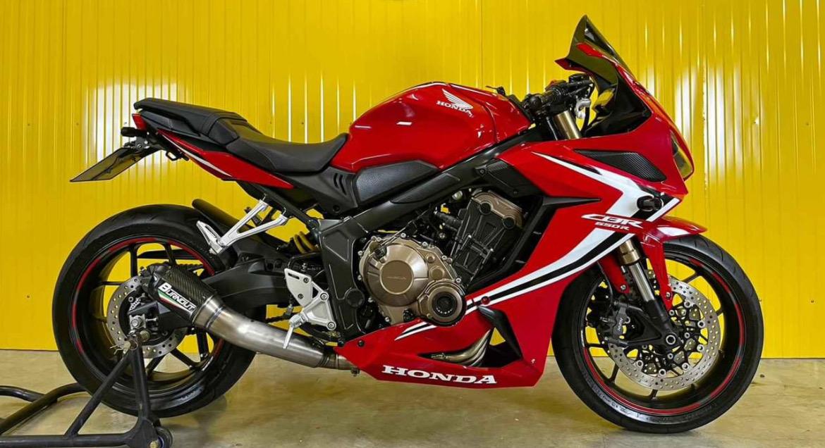  Honda CBR 650R สีแดง 2