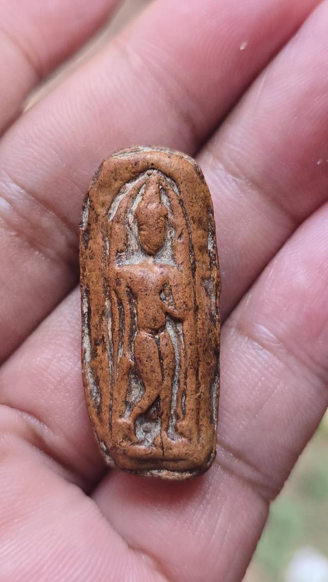 พระกำแพงลีลาเม็ดขนุน กรุลานทุ่งเศรษฐี รูปที่ 1