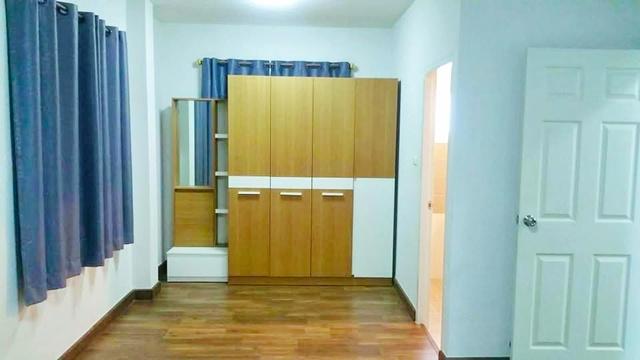 บ้านเดี่ยว 2 ชั้น 53 ตร.ว. รร.เทพพิทักษ์ 1.5 กม. ติดถนนบ้านกล้วย-ไทรน้อย 212 ตร.ม. เดอะเกรทไลฟ์ บางบัวทอง 2.8 กม.พร้อมเฟ 4