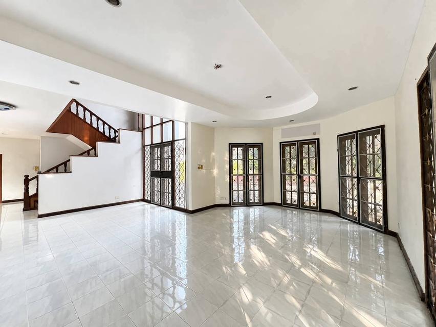 ขายบ้านเดี่ยว  หมู่บ้านเมืองดี ทวีวัฒนา–ศาลาธรรมสพน์ หลังมุม แปลงใหญ่ใหญ่ 127.6 ตร.วา.   เพียง 6.89MB 2