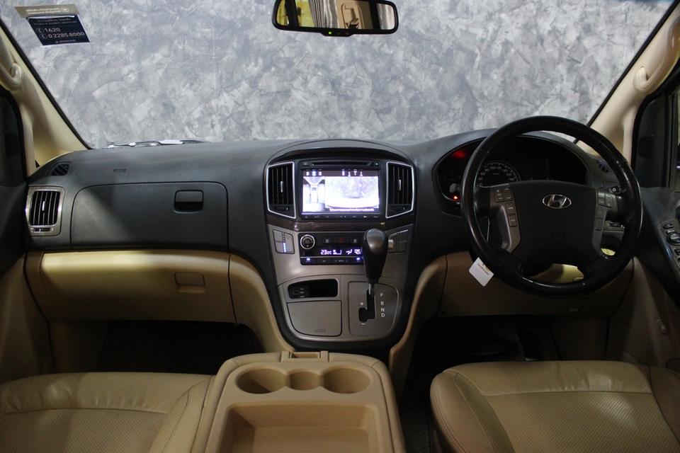 รหัสรถ JRS3185 🚐✨ HYUNDAI H-1 ปี 2017 สีดำสุดหรู สภาพพร้อมใช้ 15