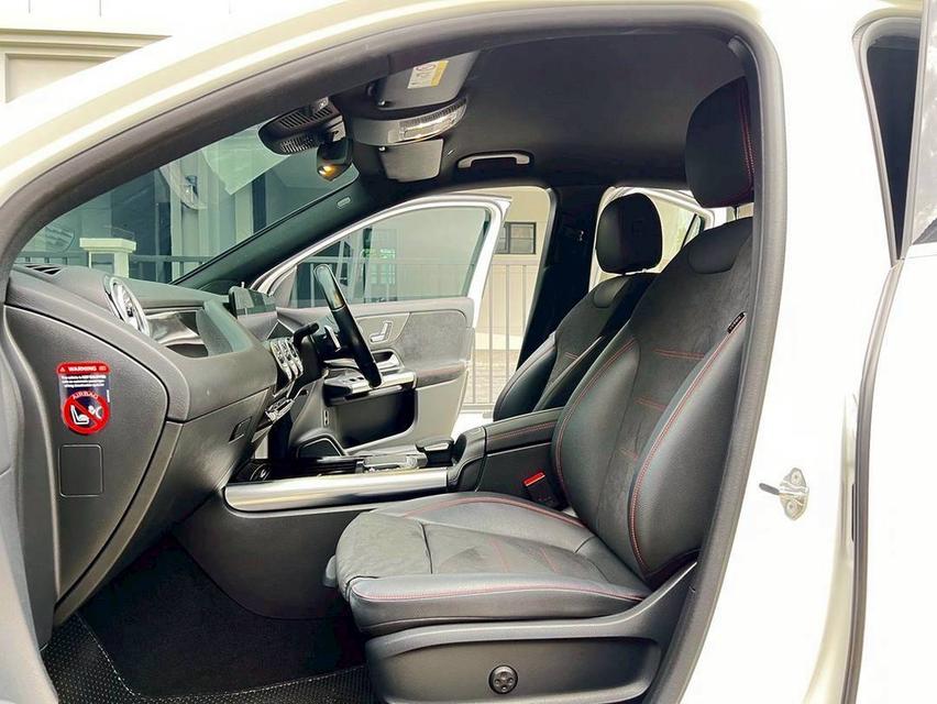 Mercedes-Benz GLA200 AMG 2022 11