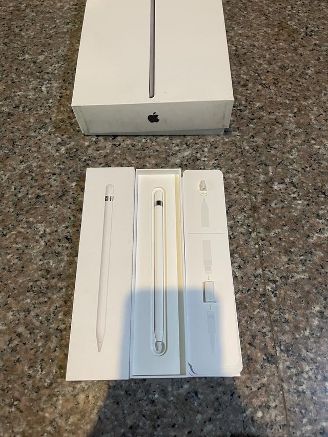 ขายApple Pencil ของแท้ยกกล่องอุปกรสำรองอยู่ครบสวยๆใช้งานดีทุกๆฟังชั่นถูกๆ