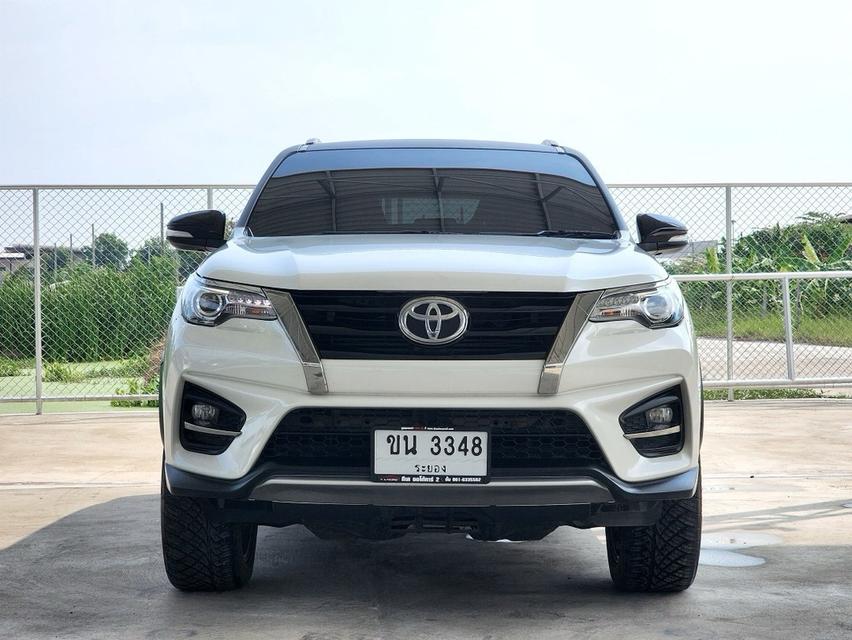 TOYOTA Fortuner TRD Sportivo 2.8 [4x4] Blacktop ปี 2017  5