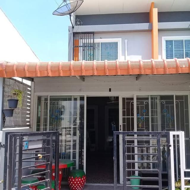 ทาวน์เฮ้าส์ 2ชั้น 18 ตรว.2ห้อง 2ห้องน้ำ 1