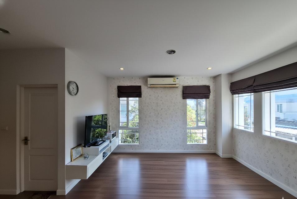 ขายบ้านเดี่ยวหรู พร้อมอยู่ ในโครงการ มัณฑนา พระราม 9 – ศรีนครินทร์ แถมเฟอร์นิเจอร์ และแอร์ 5 เครื่อง 4