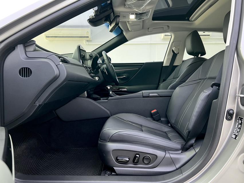Lexus ES 300h Grand Luxury 2024 10