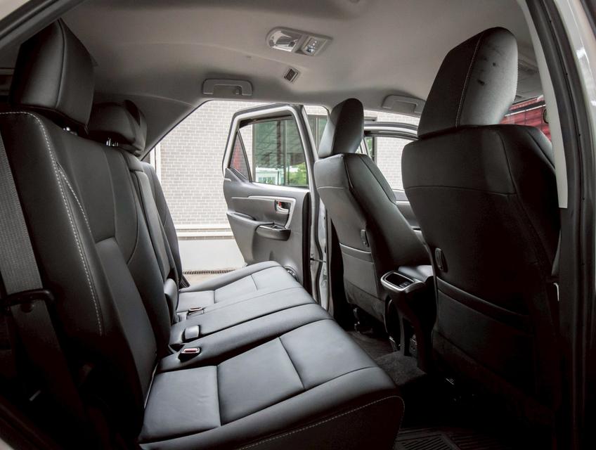 TOYOTA FORTUNER 2.4 Leader G 2WD 2023 12