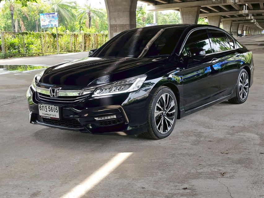 Honda Accord 2.0 Hybrid Tech Sunroof