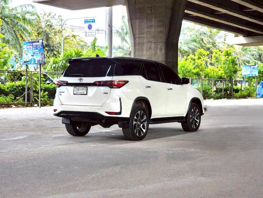 ขายรถ Toyota Fortuner 2.8 Legender 4WD ปี 2022 สีขาว เกียร์ออโต้