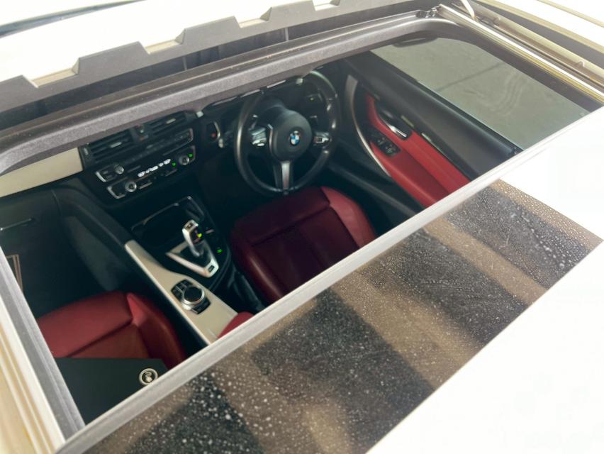 BMW 330e M Sport 13