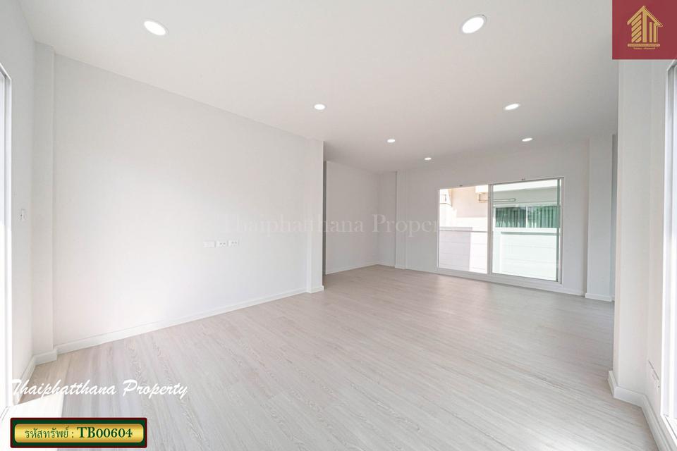 ไลฟ์ บางกอก บูเลอวาร์ด วงแหวน-พระราม 9 2