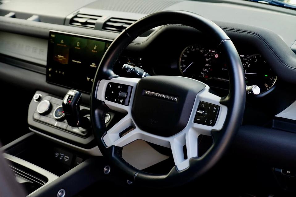 Defender (110) P400e 13