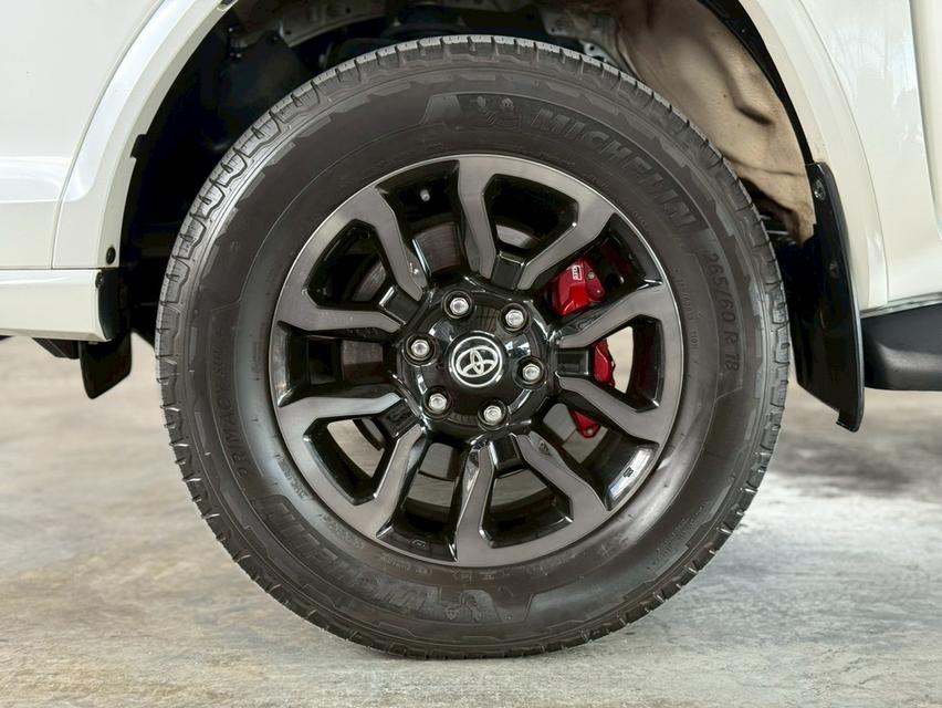 Toyota Fortuner 2.8GR 4wd ปี22 18