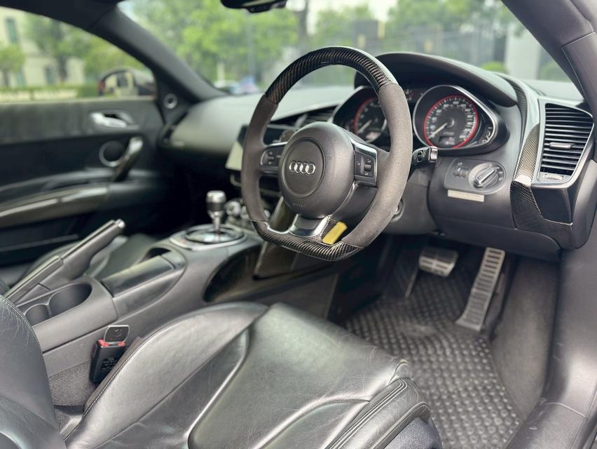 AUDI R8 V10