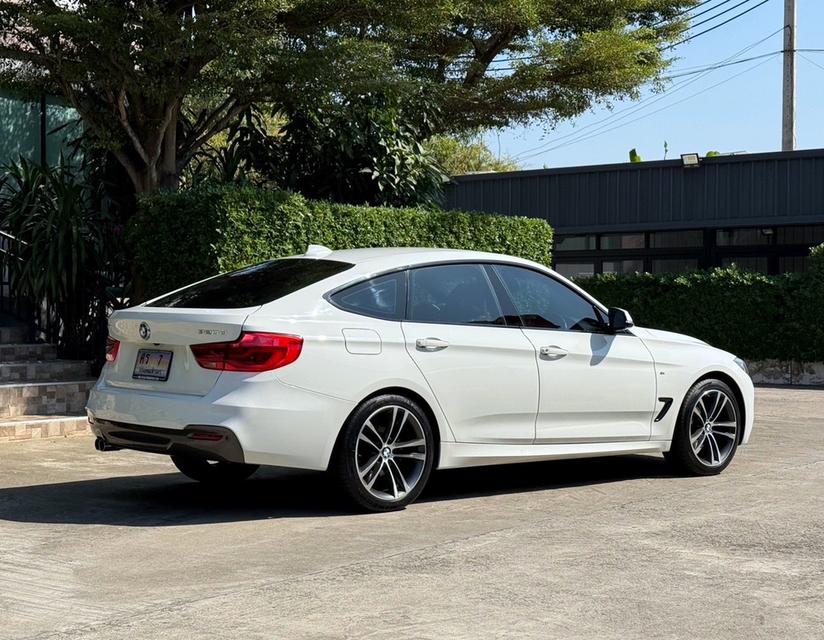 2018 BMW 320D GT MSPORT LCI รถมือเดียวออกป้ายแดง รถวิ่งน้อย เข้าศูนน์ตามระยะ รถไม่เคยมีอุบัติเหตุครับ รูปที่ 3