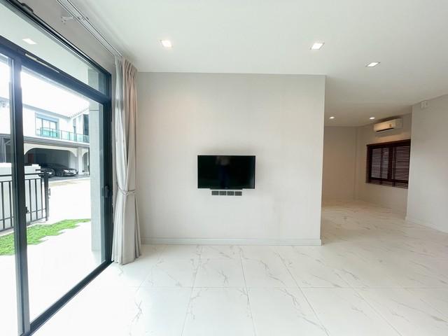 บางกอก บูเลอวาร์ด พระราม 5 ใกล้ถนนนครอินทร์ และ ร.ร.เด่นหล้า พระราม 5 10