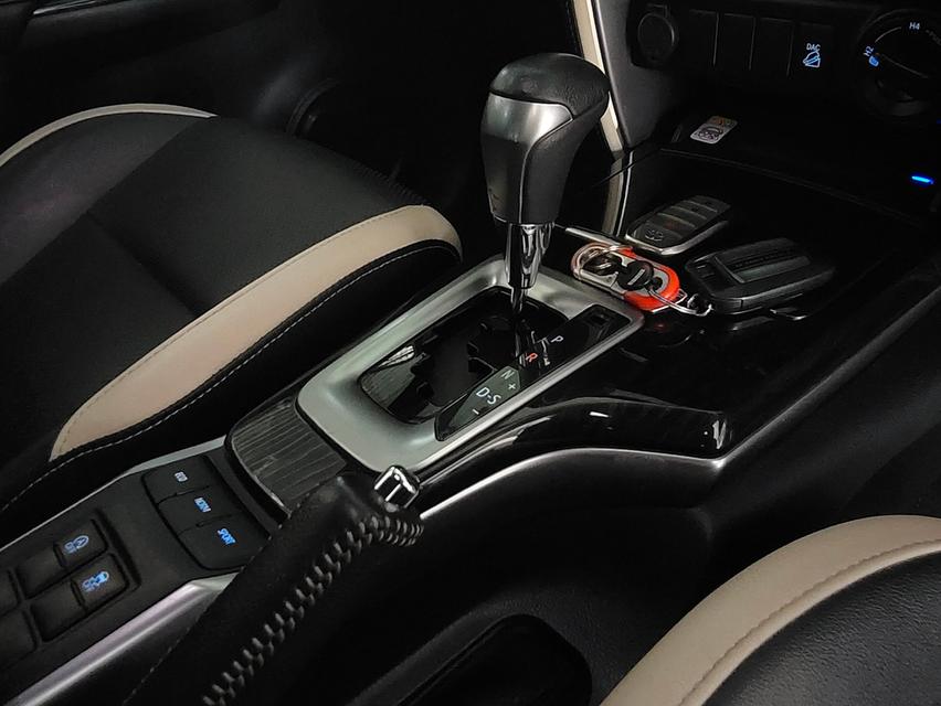 FORTUNER LEGENDER 2.8 V 4WD ปี 2020 จด21 ✅ ฟรีค่าจัด-ค่าโอน ✅ ฟรีประกันภัย ✅ ฟรี พรบ 15