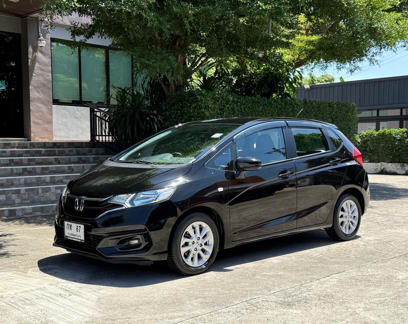2019 HONDA JAZZ GK รถมือเดียวออกป้ายแดง รถวิ่งน้อย เข้าศูนย์ตามระยะ รถไม่เคยมีอุบัติเหตุครับ