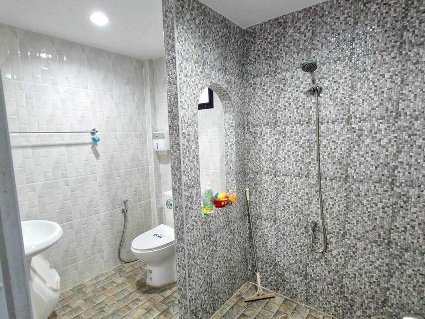 บ้านเดี่ยว2ชั้น 50ตร.วา ทำเลติดรถไฟฟ้าสีชมพู1.5กม 13