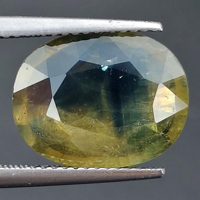 💎 พลอย เขียวส่อง เผาBE 💎 น้ำหนัก 8.15 กะรัต