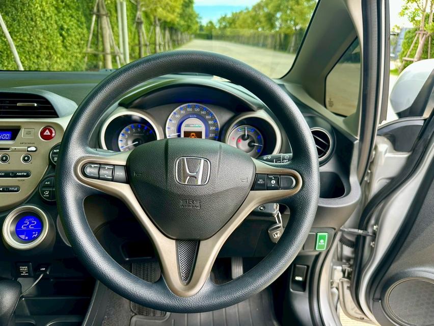 Honda Jazz Hybrid สุดยอดรถประหยัดน้ำมัน เฉลี่ย 20 กิโลลิตร สีเทา ปี 2014 มือเดียว ป้ายแดง 14