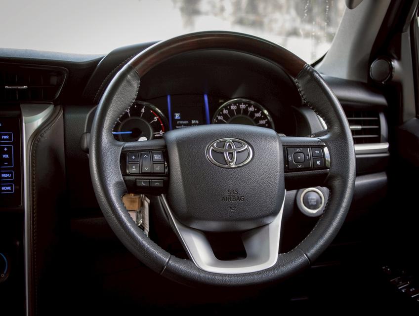 TOYOTA FORTUNER 2.4 G 2WD ปี 2019 8