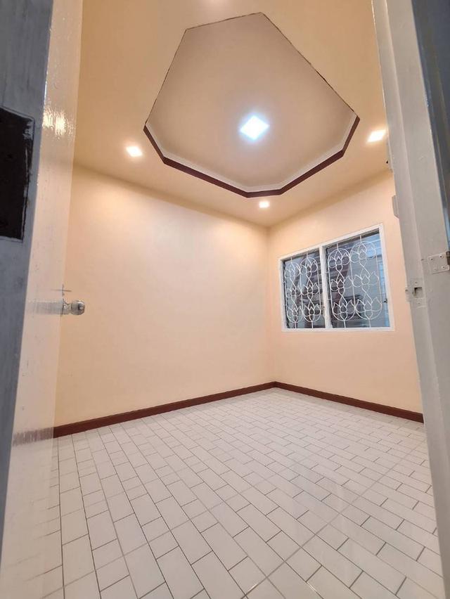 ขายทาวน์เฮ้าส์  หมู่บ้านทาวน์แอนด์คันทรี หนองจอก รีโนเวทใหม่ทั้งหลัง พร้อมอยู่ 11