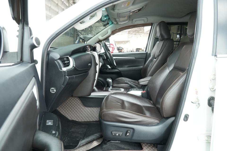 2018 TOYOTA FORTUNER 2.4 V 4WD SUV สีขาว ไมล์ 181334 กม. 14