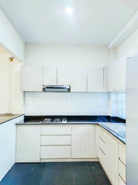 ตลาดไท 3กม. ม.ธรรมศาสตร์ รังสิต 1.1 กม. 34 ตร.วา. 254ตร.ม. 2-3นอน หลังริม ใหญ่ พร้อมเฟอร์ฯ แอร์ใหม่ BRT ม.ศูนย์รังสิต ให 4