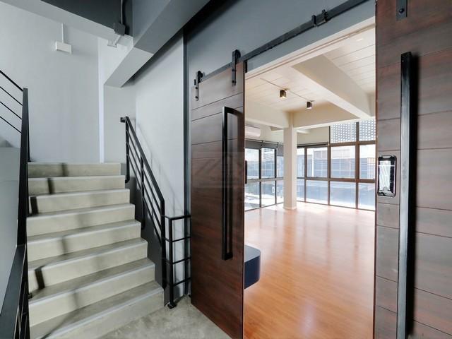 ด่วน ราคา สุดคุ้ม ขายโฮมออฟฟิศ สไตล์โมเดิร์น 4 ชั้น DISTRICT ดิสทริค เอกมัย รามอินทรา 40 ปรับลดราคา 8