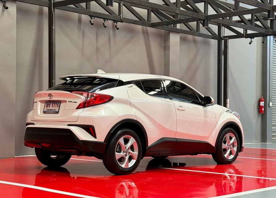 2019 TOYOTA CHR 1.8 MID รุ่น TOP เบนซิน รถมือเดียวออกป้ายแดง รถวิ่งน้อย สภาพป้ายแดง รถไม่เคยมีอุบัติเหตุ รูปที่ 3