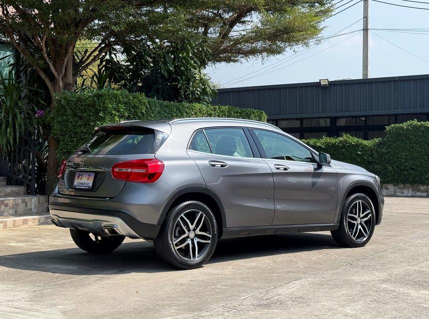 2017 BENZ GLA200 รถมือเดียวออกป้ายแดง รถวิ่งน้อย เข้าศูนย์ตามระยะ รถไม่เคยมีอุบัติเหตุครับ รูปย่อยที่ 3