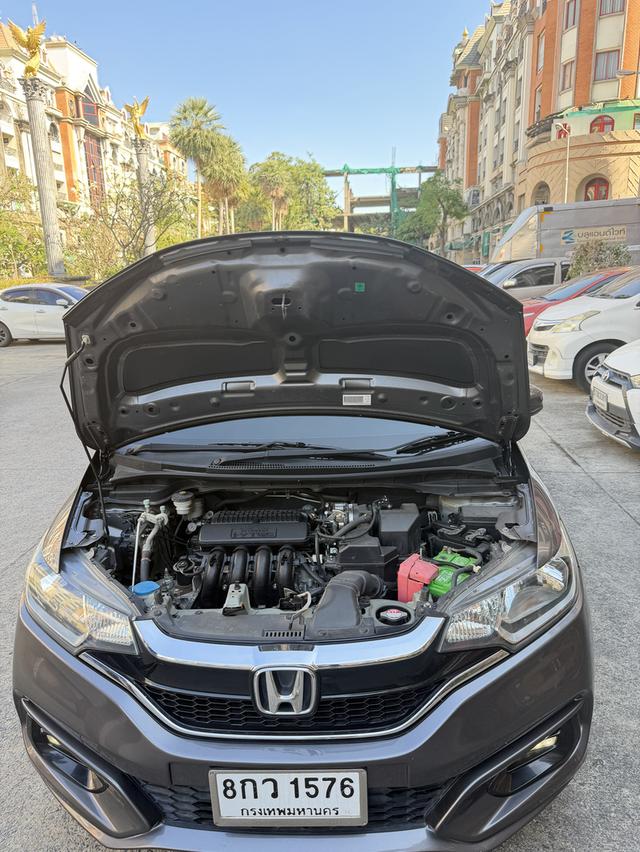 Honda JAZZ ปี2019รถบ้านเจ้าของขายเอง ไมล์เพียง74445โล เข้าศูนย์ตลอด 370000 รูปที่ 4