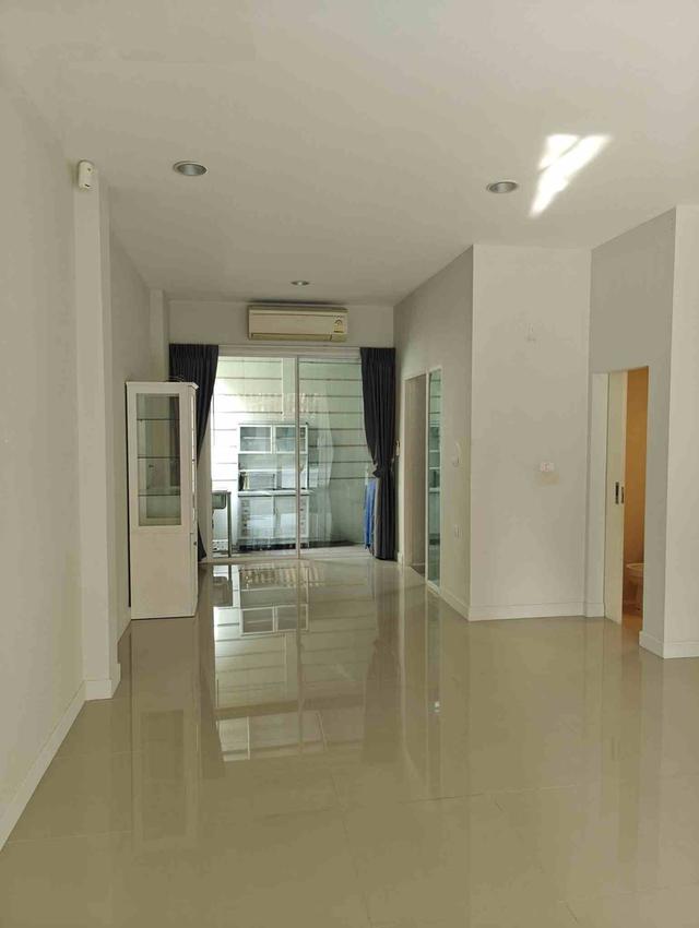 PJ30 ให้เช่าทาวน์โฮมบ้านหลังมุม บ้านกลางเมือง ลาดพร้าว 71 - ถนนนาคนิวาส