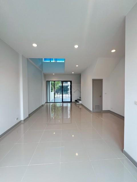 ให้เช่าโฮมออฟฟิศ 4 ชั้น 240 ตรม. Premium Place MIX นวมินทร์ ใกล้รถไฟฟ้าสายสีชมพู 3