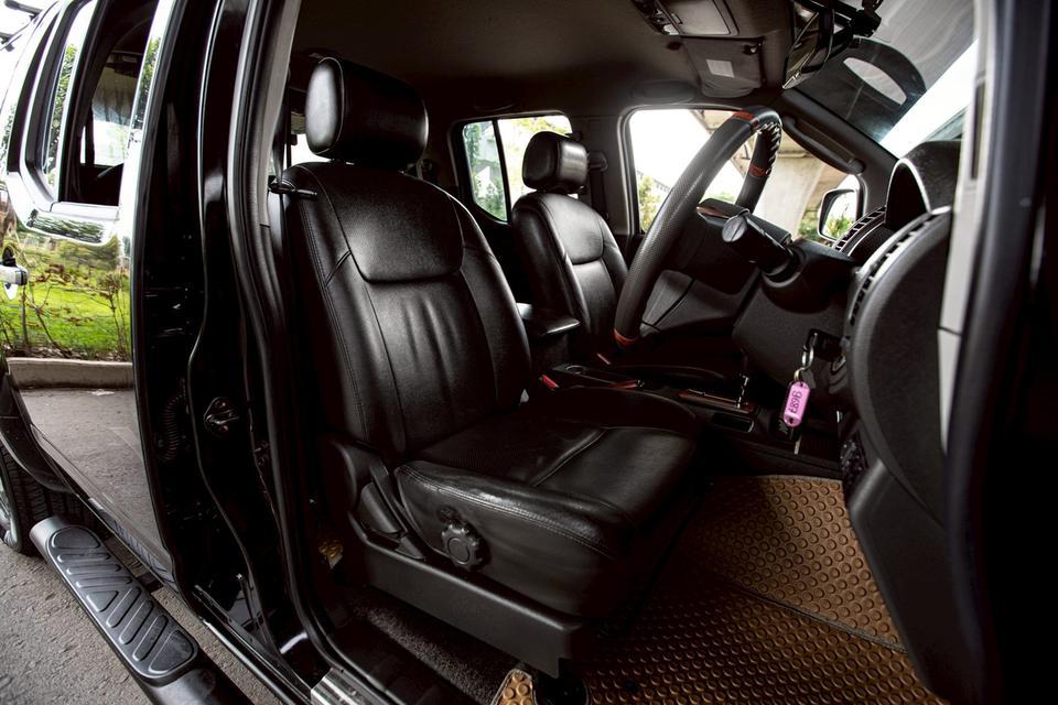 Nissan Navara Double 2.5di LE เกียร์ออโต้ ปี 2012 สีดำ  10