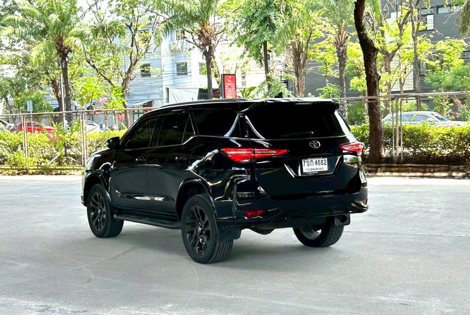 2021 Toyota Fortuner 2.8 GR Sport BLACK TOP 4WD รถสวยพร้อมใช้งาน รูปที่ 4