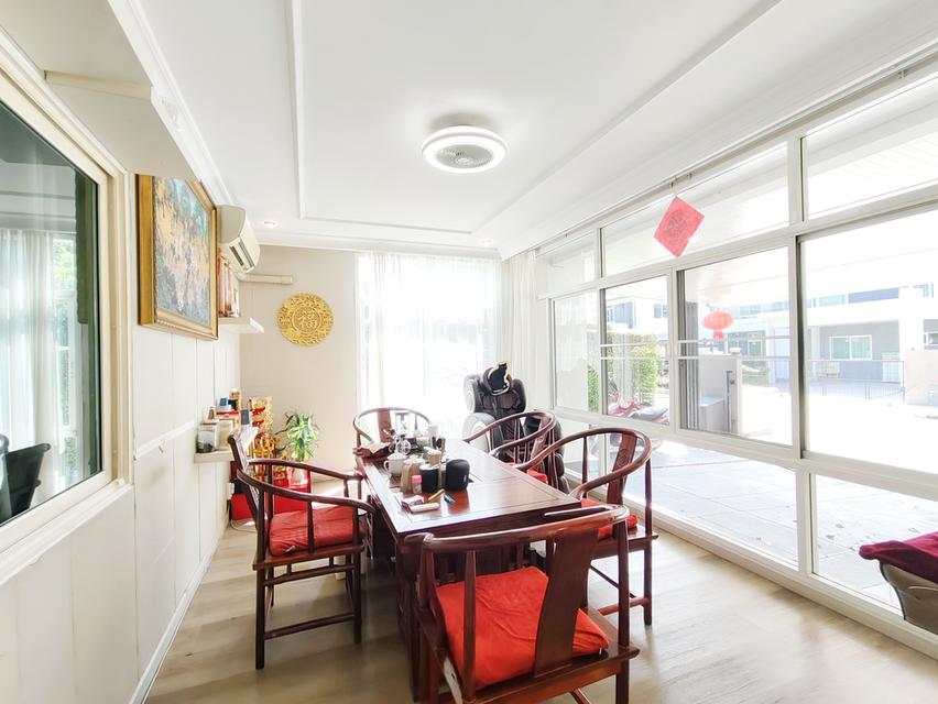 บ้านใกล้ทะเลสาบ สามารถเดินไปได้เลย โครงการหรู หมู่บ้าน มัณฑนา เลค วัชรพล พื้นที่ 101 ตรว. 5 ห้องนอน 6 ห้องน้ำ พร้อมห้องน้ำในตัวทุกห้อง 4
