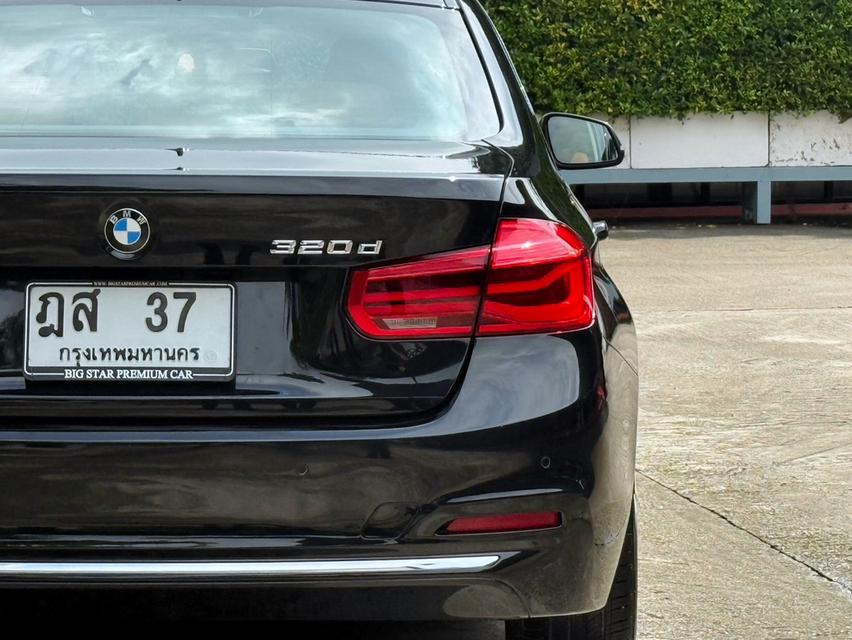 2019 BMW 320D F30 LCI รถมือเดียวออกป้ายแดง รถวิ่งน้อย เข้าศูนย์ทุกระยะ รถไม่เคยมีอุบัติเหตุครับ 9