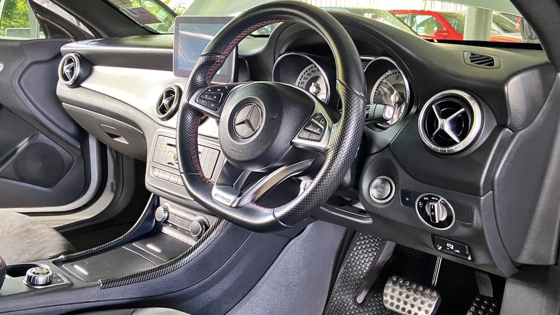 Mercedes-Benz CLA250 Shooting Brake 12