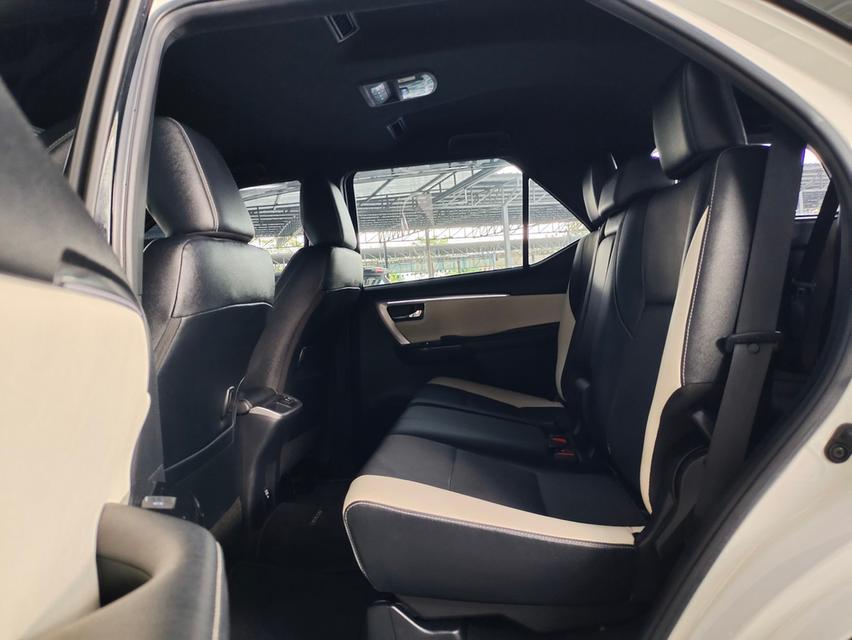 รถยนต์มือสองพร้อมใช้งาน 14