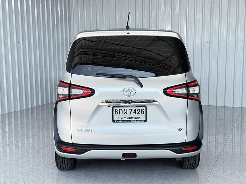 Toyota Sienta 1.5V เกียร์ออโต้ ปี19  9