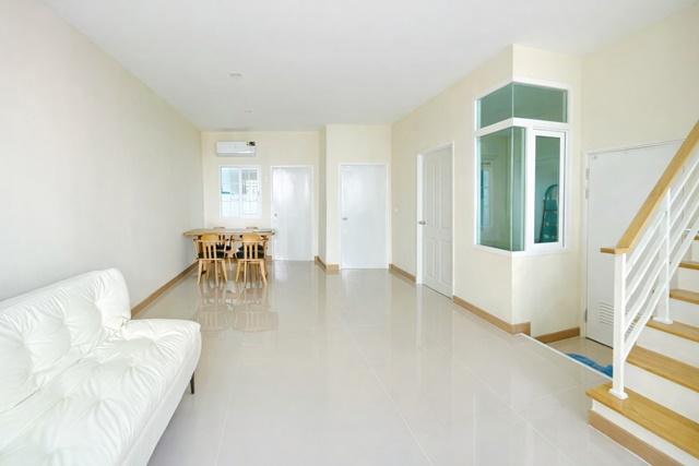 รังสิตคลอง1 เช่าทาวน์เฮ้าส์ 2 ชั้น 3 นอน 2 น้ำ ฟิวเจอร์พาร์ค รังสิต 1.2 กม. รพ.ปทุมเวช 2.1 กม. เหมาะอยู่อาศัย หรือปล่อยเ 2