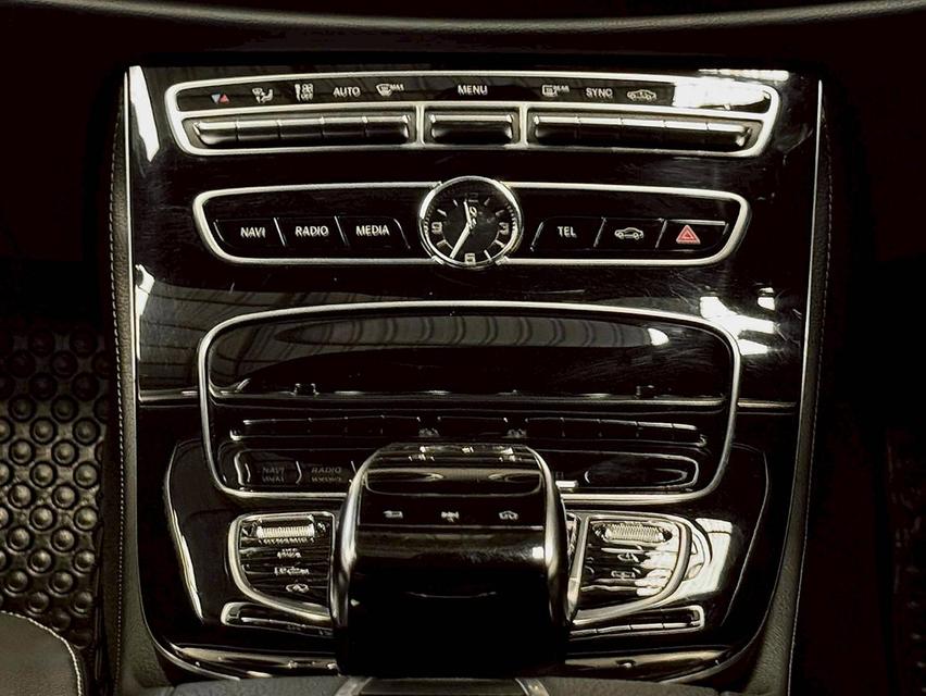 Mercedes-Benz E220d Avantgarde W213 ปี 2017 11