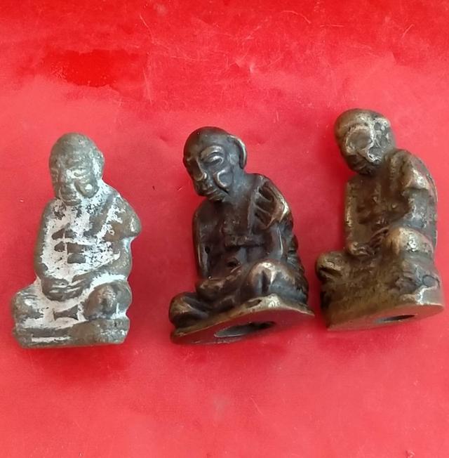 หลวงปู่สุข วัดโพธิทราย 3องค์ขายเหมา