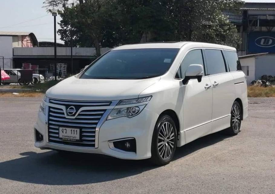 Nissan Elgrand 2.5 Highway Star ปี 2015 ขายราคาถูก