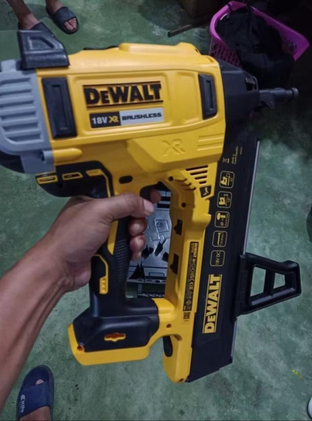 ปืนยิงตะปูคอนกรีต Dewalt แท้ครับ